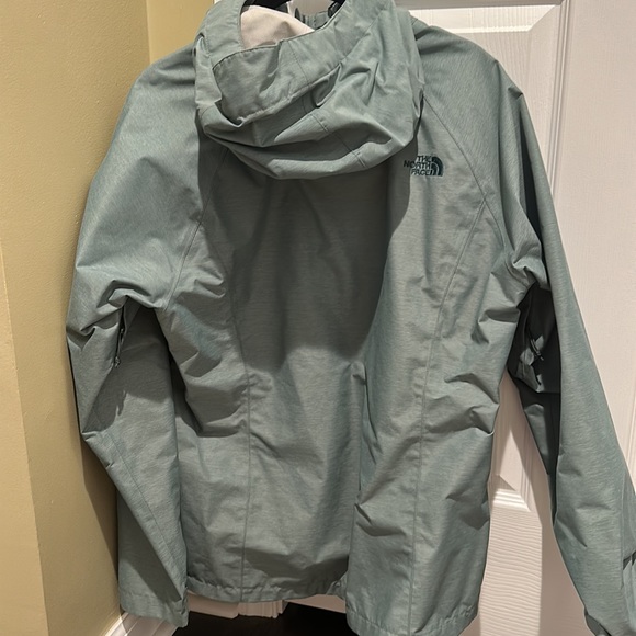The North Face hooded rain jacket NWOT - Picture 3 of 3